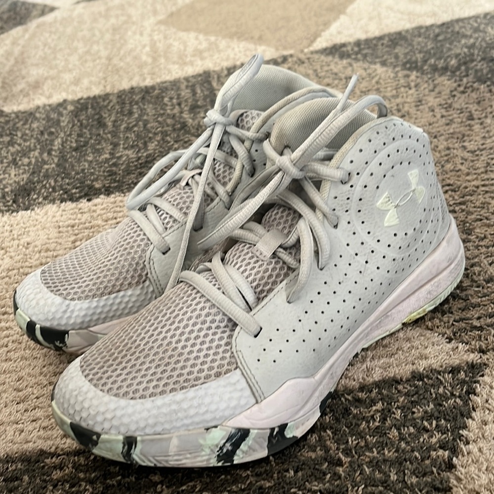 COPY - 🪐Under Amour Basketball Shoes Size 5